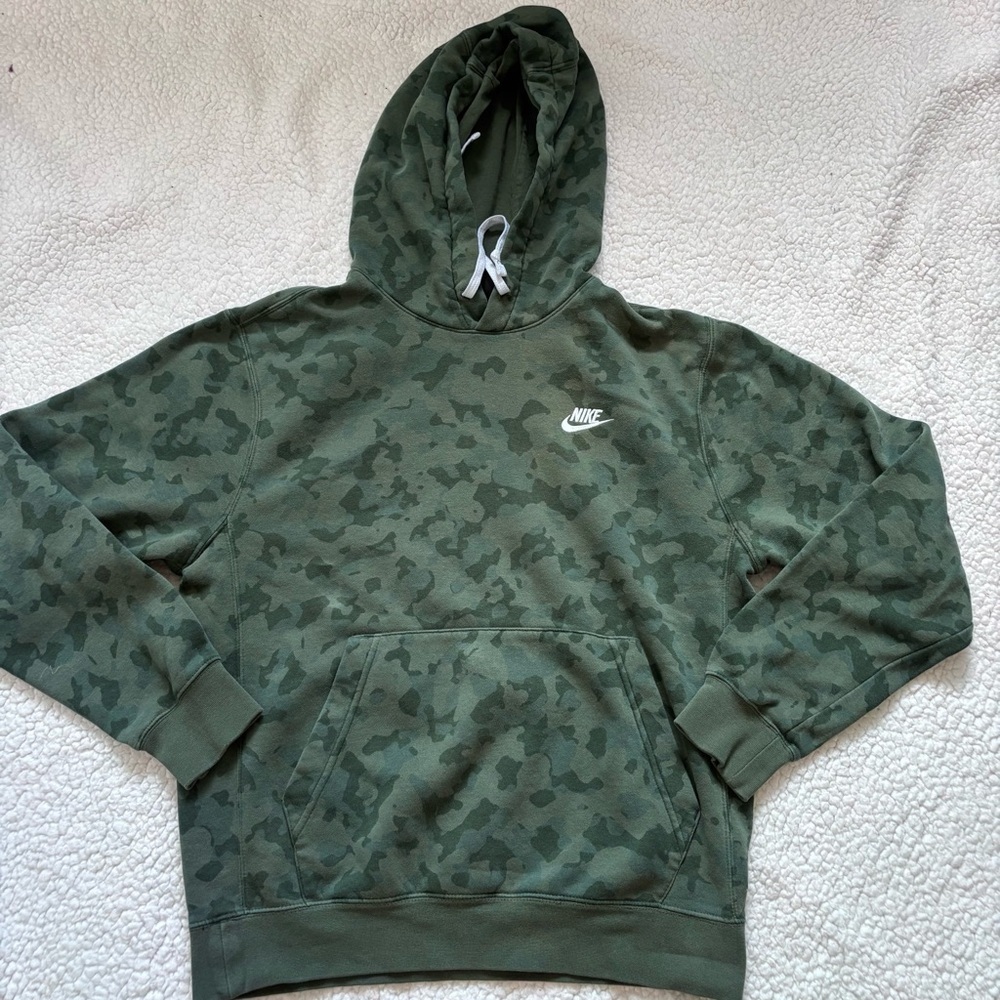 ⭐️⭐️⭐️Nike Men's Olive Camo Hoodie